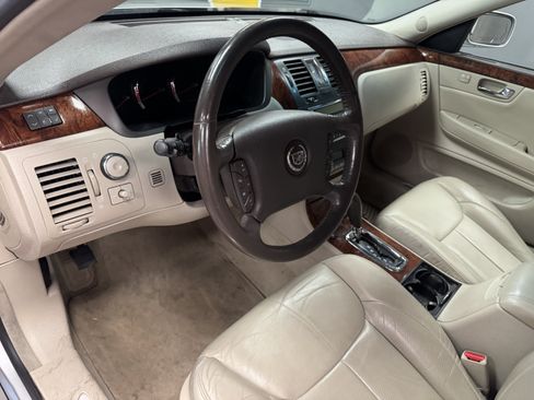 Used 2007 Cadillac DTS Luxury I w/ Trunk Convenience Package FWD image 10