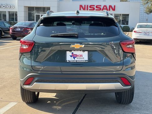 Used 2025 Chevrolet Trax LT image 6