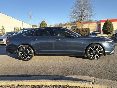 Used 2024 Honda Accord Touring image 2