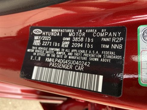 Used 2025 Hyundai Elantra Limited FWD image 33