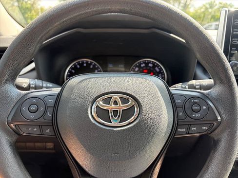 Used 2021 Toyota RAV4 XLE w/ Convenience Package FWD image 17