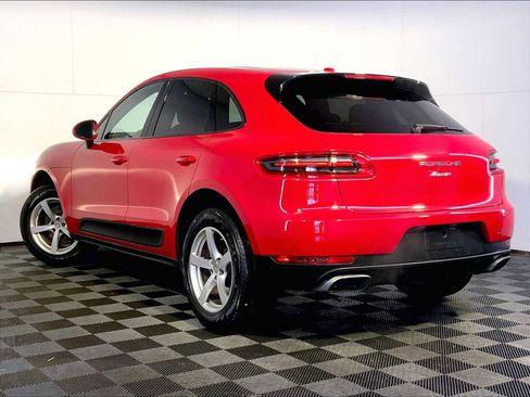 Certified 2017 Porsche Macan image 3