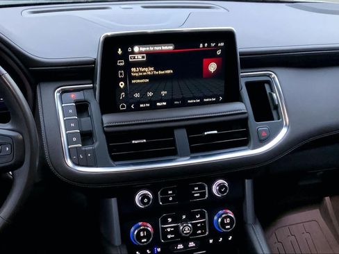 Used 2023 GMC Yukon SLT w/ SLT Premium Package AWD/4WD image 7
