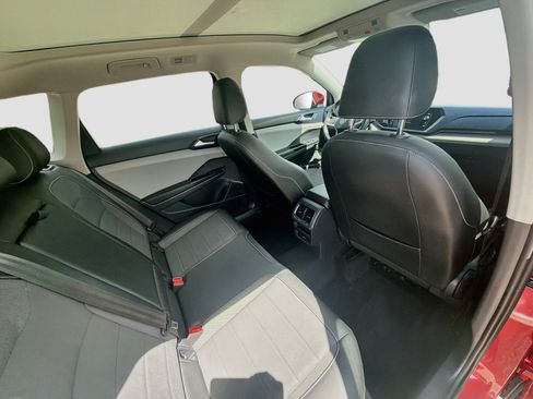 Certified 2023 Volkswagen Taos SE FWD image 29