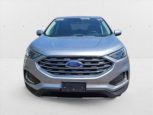 Used 2022 Ford Edge Titanium image 2