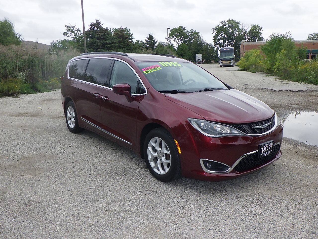 Used 2017 Chrysler Pacifica Touring-L w/ Tire & Wheel Group FWD image 5