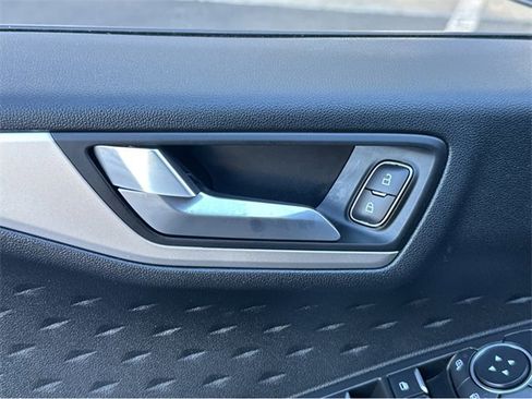 Used 2020 Ford Escape SE image 37