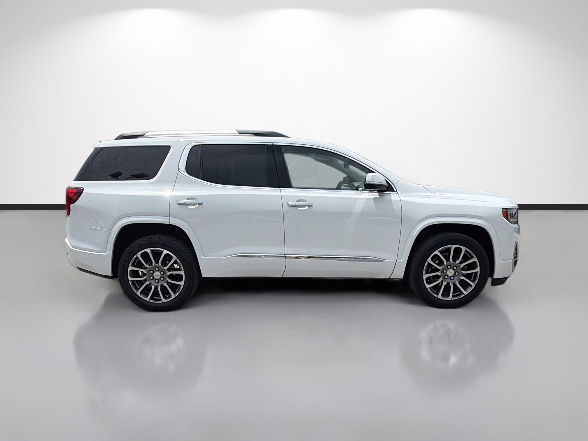 Used 2022 GMC Acadia Denali w/ Denali Ultimate Package FWD image 2