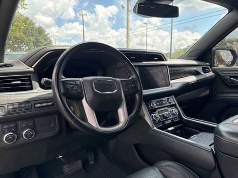 Used 2023 GMC Yukon XL Denali AWD/4WD image 23