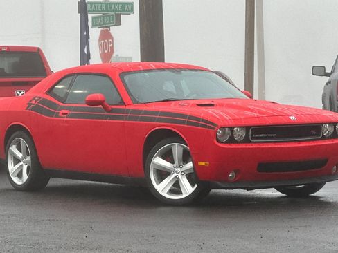 Used 2009 Dodge Challenger R/T image 2