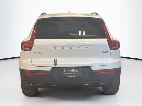 Used 2025 Volvo XC40 B5 Plus AWD/4WD image 7