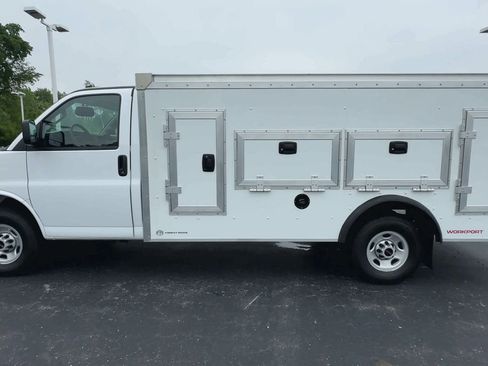 New 2025 GMC Savana 3500 w/ Power Convenience Package image 5