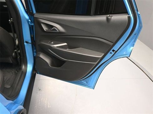 Used 2025 Chevrolet Trax RS w/ Sunroof Package image 13