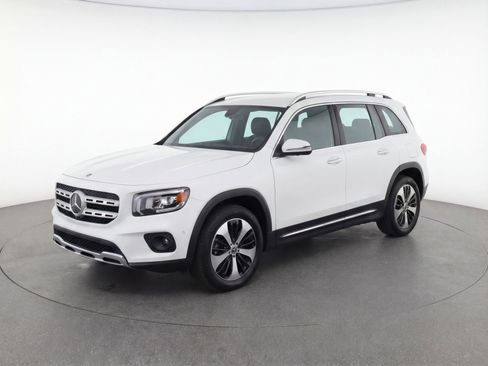 Used 2025 Mercedes-Benz GLB 250 4MATIC image 3