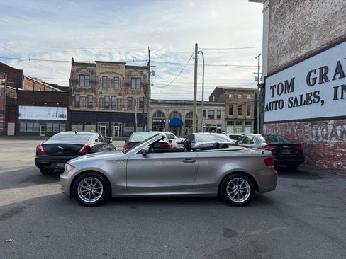 Used 2010 BMW 128i Convertible image 5