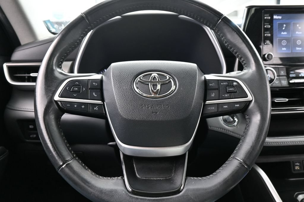 Used 2022 Toyota Highlander XLE AWD/4WD image 27