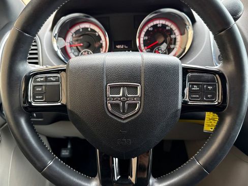 Used 2016 Dodge Grand Caravan SE image 31