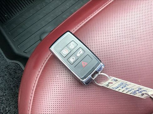 Used 2024 Land Rover Range Rover SE AWD/4WD image 13