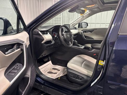 Used 2021 Toyota RAV4 XLE Premium AWD/4WD image 20