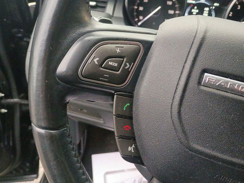 Used 2017 Land Rover Range Rover Evoque SE image 31