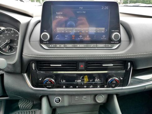 Used 2023 Nissan Rogue SL AWD/4WD image 19