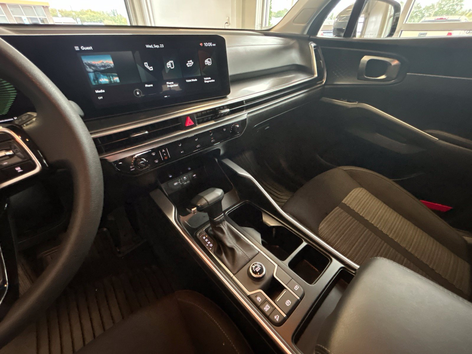 Used 2025 Kia Sorento LX FWD image 24
