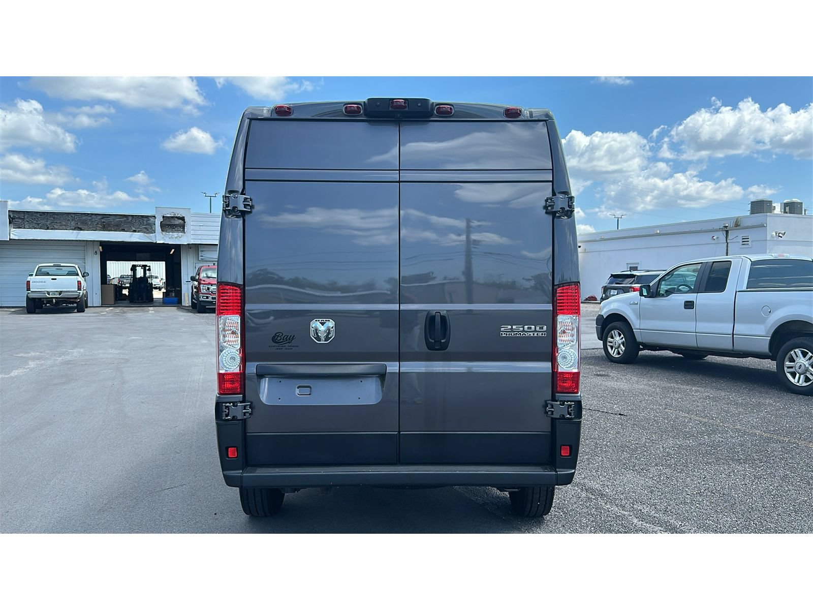 Used 2024 RAM ProMaster 2500 w/ Convenience Group FWD image 5