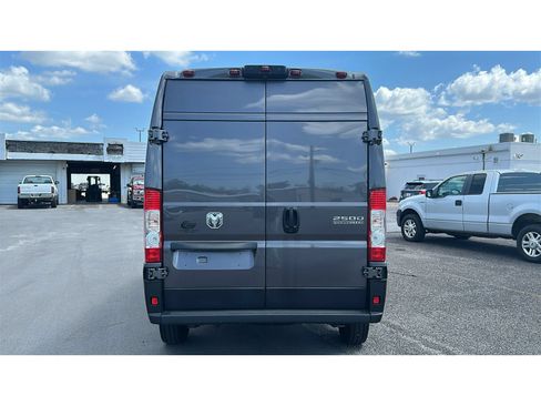 Used 2024 RAM ProMaster 2500 w/ Convenience Group FWD image 5