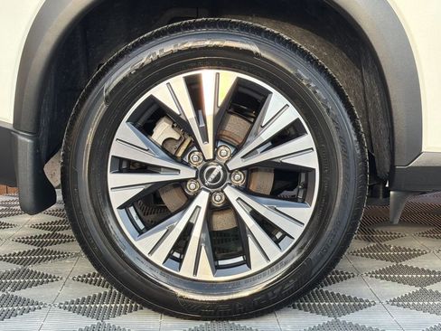 Used 2023 Nissan Rogue SV image 25