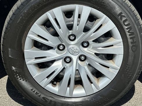 Used 2013 Toyota Camry LE FWD image 28
