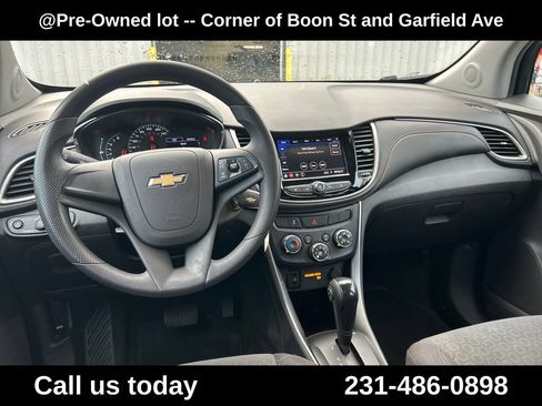 Used 2020 Chevrolet Trax LS AWD/4WD image 18