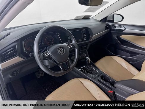 Used 2020 Volkswagen Jetta SE w/ SE Cold Weather Package FWD image 9