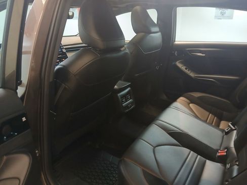 Used 2019 Toyota Avalon XSE image 16