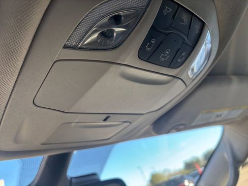 Used 2023 Chrysler Pacifica Touring-L image 25