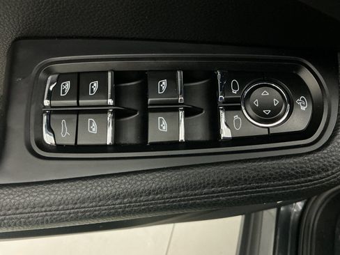 Used 2018 Porsche Macan AWD/4WD image 39