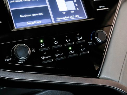 Used 2019 Toyota Camry LE FWD image 25