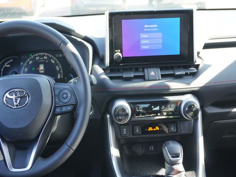 Used 2025 Toyota RAV4 SE image 17