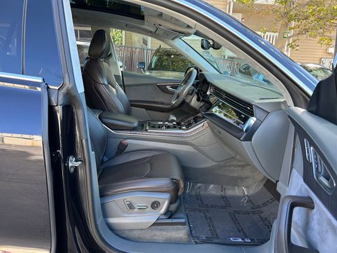Used 2019 Audi Q8 Prestige w/ Luxury Package image 24