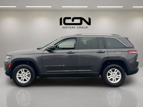 Used 2023 Jeep Grand Cherokee Laredo w/ Luxury Tech Group I AWD/4WD image 2