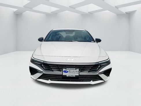 New 2025 Hyundai Elantra SEL image 11