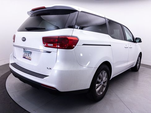 Used 2019 Kia Sedona LX FWD image 13