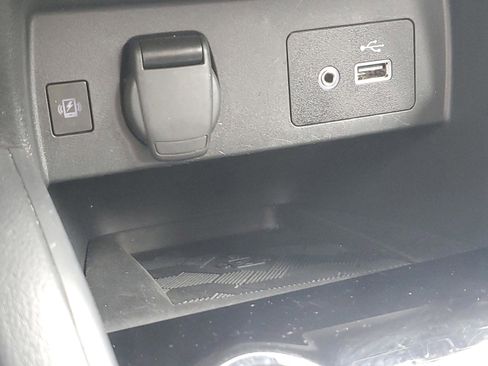 Used 2025 Nissan Versa SV FWD image 27