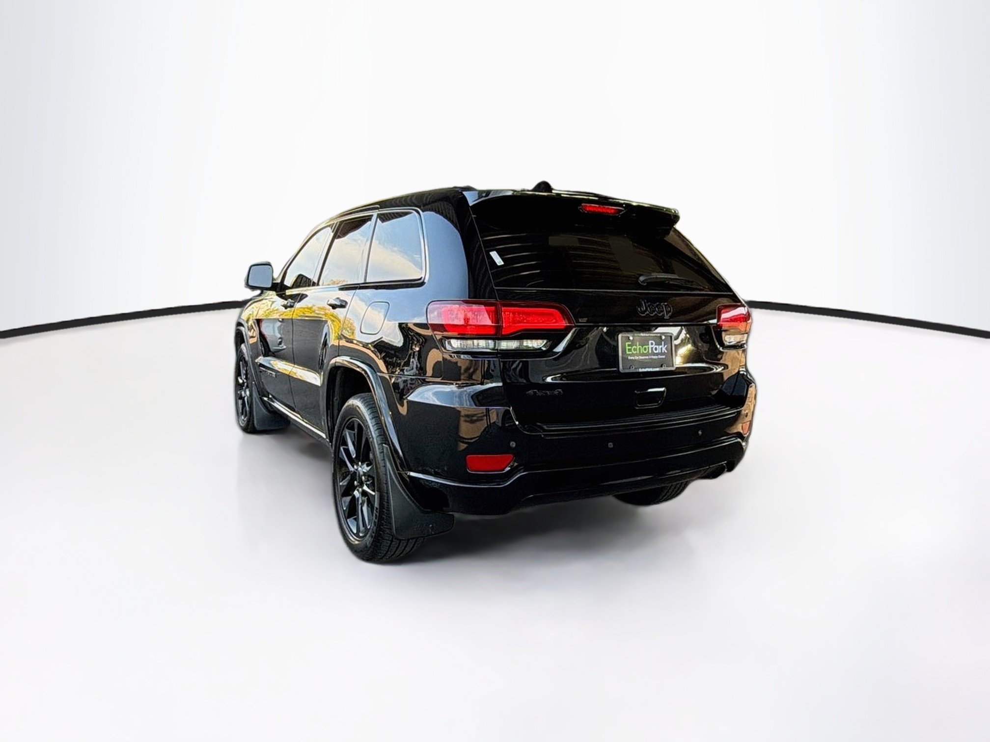 Used 2018 Jeep Grand Cherokee Altitude AWD/4WD image 5