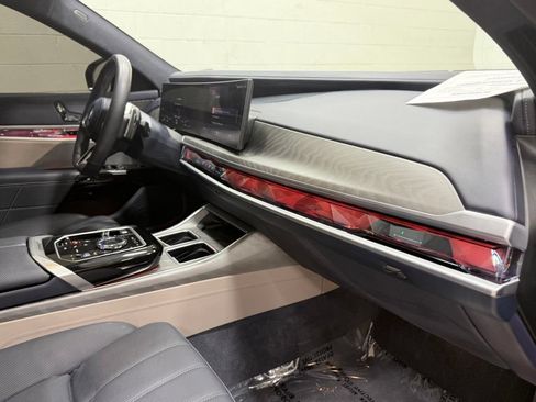 Used 2025 BMW 760i xDrive AWD/4WD image 53