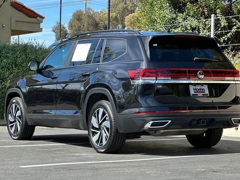 Used 2024 Volkswagen Atlas SE w/ Panoramic Sunroof Package FWD image 3