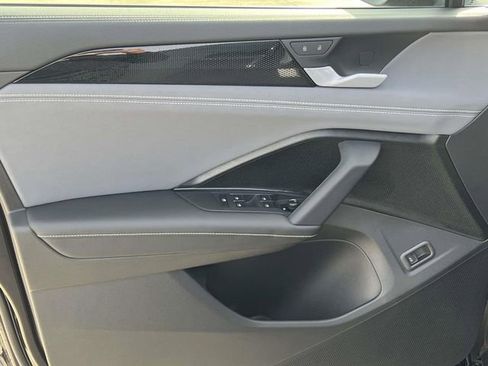 New 2026 Volkswagen Tiguan SE FWD image 9