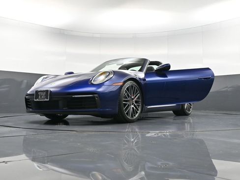 Certified 2024 Porsche 911 Targa 4S AWD/4WD image 39
