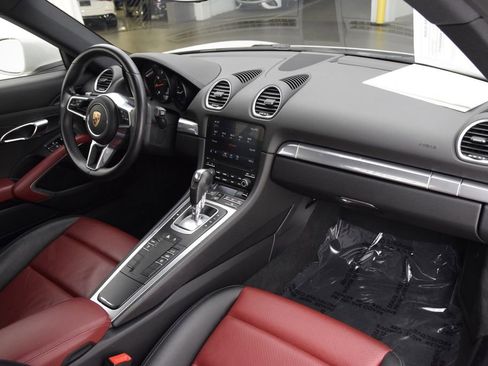 Used 2019 Porsche 718 Cayman RWD image 16