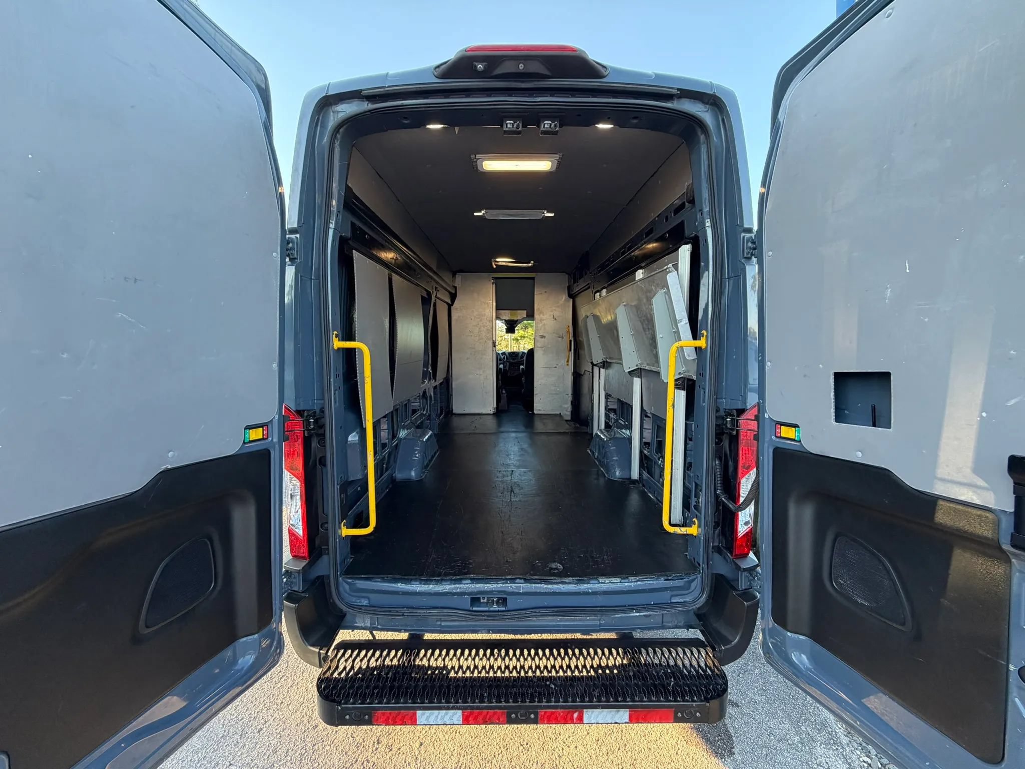 Used 2019 Ford Transit 250 148 High Roof Extended RWD image 8