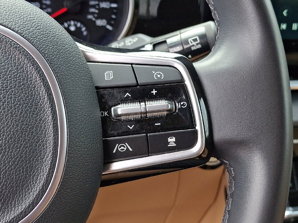 Certified 2024 Kia Carnival EX FWD image 26